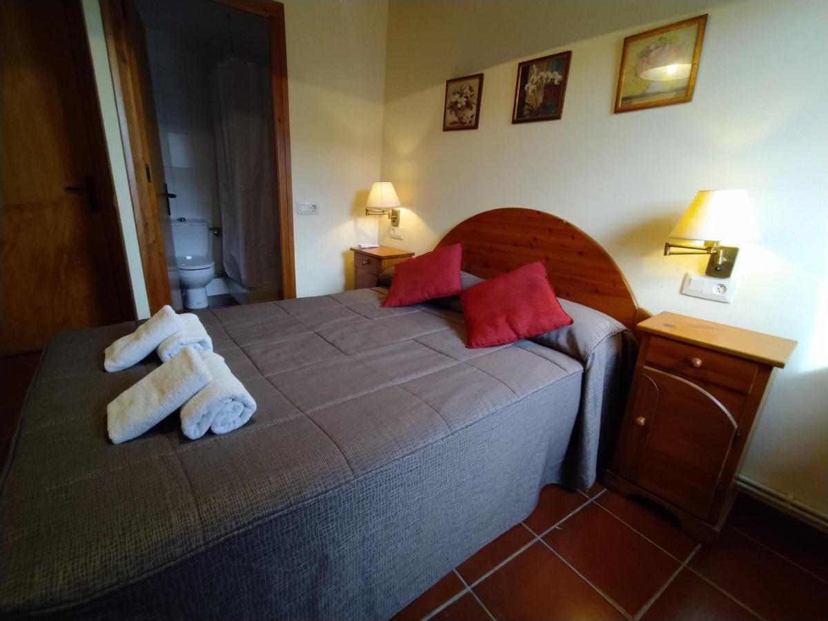 Hostal Centre Del Montsec Llimiana Экстерьер фото